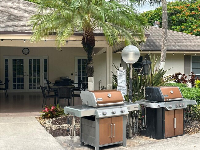 Building Photo - 3510 Oaks Way