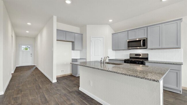 Building Photo - 332 St Thomas St