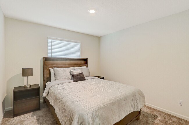 Building Photo - 4 YEARS NEW, FULLY FURNISHED 4 BEDROOM, 2....