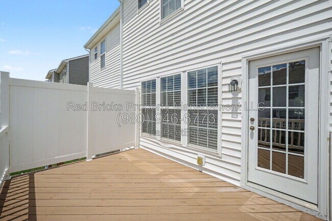 Building Photo - 15764 Castle Watch Ave