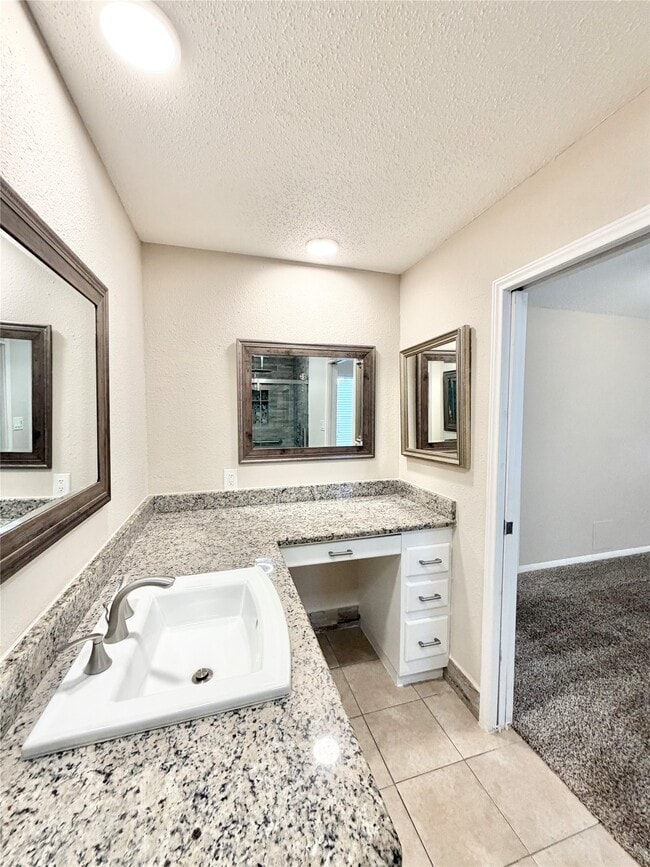 Building Photo - 11223 Willow Field Dr
