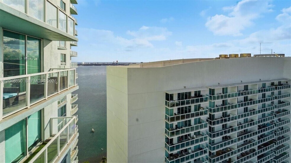 Building Photo - 1900 N Bayshore Dr