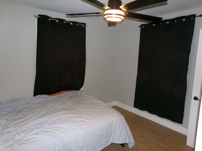 Building Photo - Fully furnished