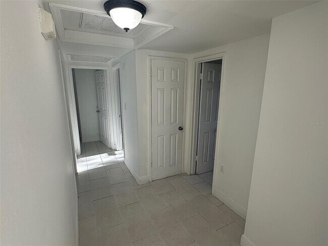 Building Photo - 10510 N Otis Ave