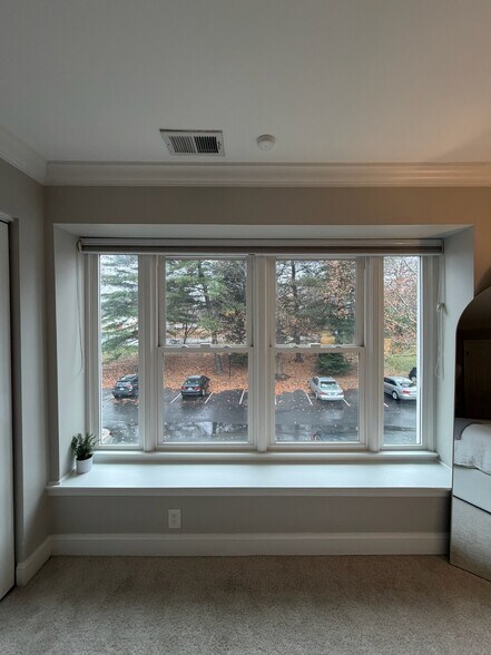 Building Photo - 7602 Lakeside Village Dr