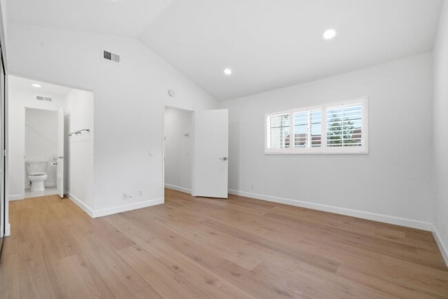 Building Photo - Remodeled Upstairs End Unit In Coral Gardens