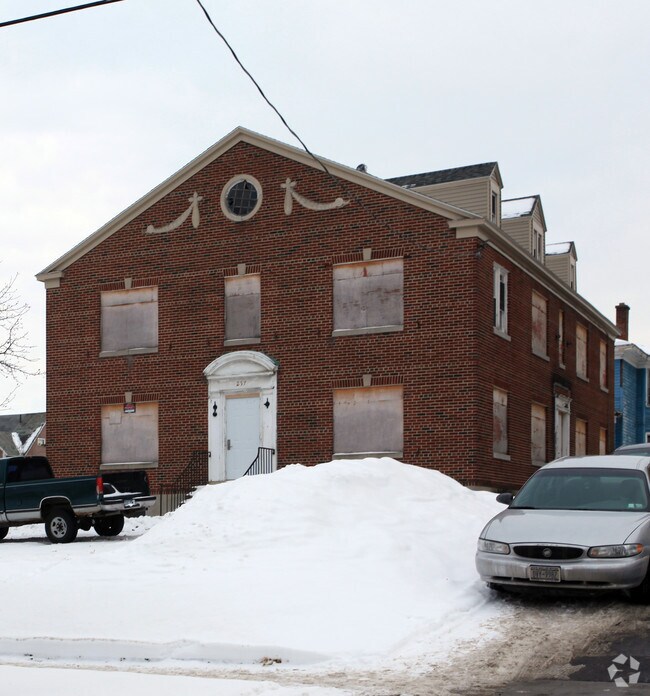Building Photo - 237 W Castle St