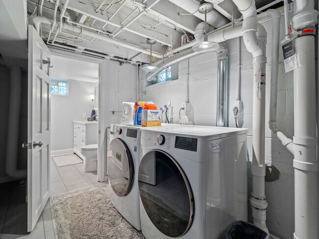 Building Photo - 32414 Lake Rd