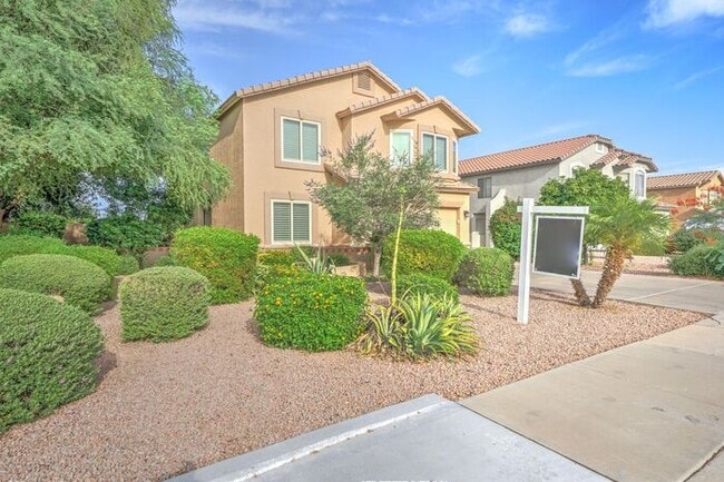 Building Photo - READY TO VIEW NOW! Gorgeous Gilbert Home w...