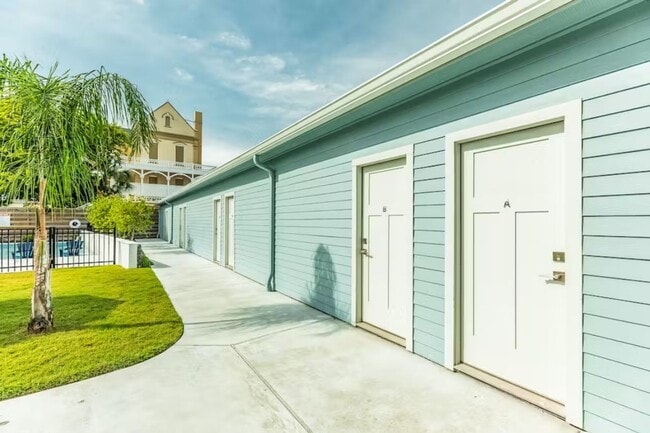 Building Photo - FULLY FURNISHED 2BD/1.5BA ready for occupancy!