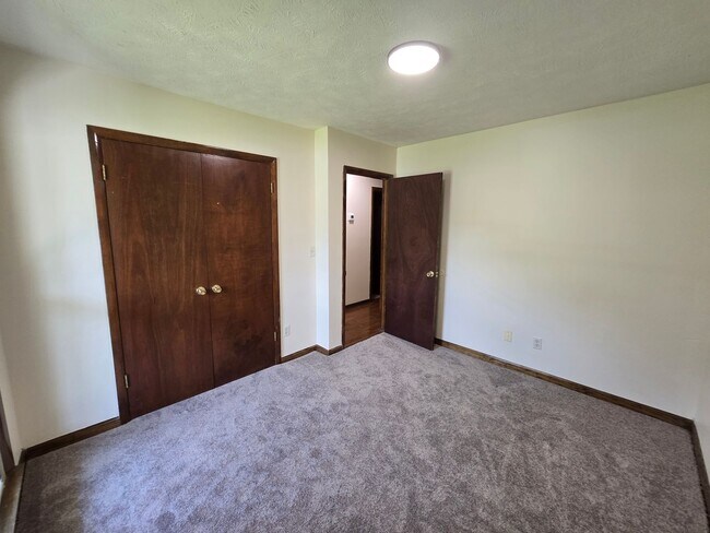 Building Photo - 7574 Beverly Dr