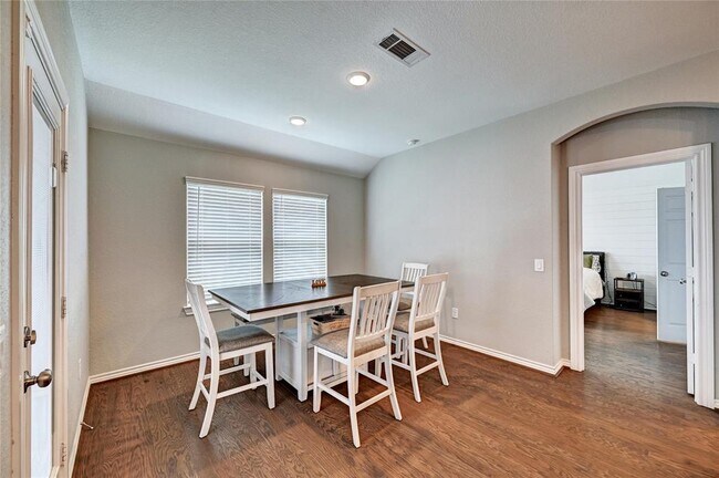 Building Photo - 23847 Northwood Terrace Ln
