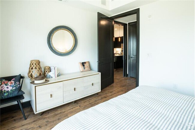 Building Photo - 402 Guadalupe St