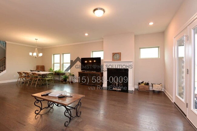 Building Photo - 1028 Fenner Ln