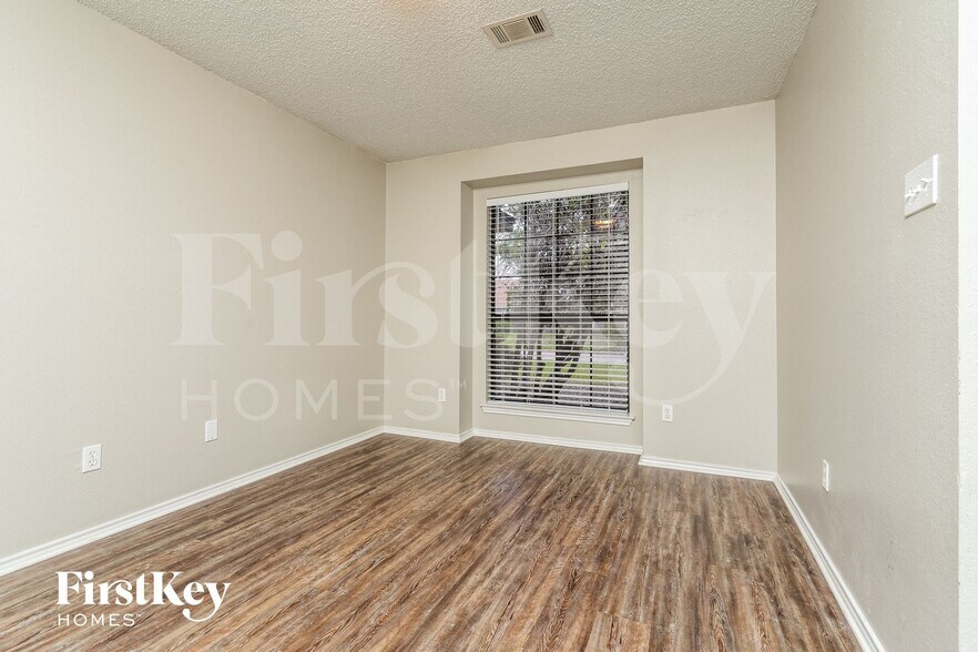 Building Photo - 7921 Rice Dr