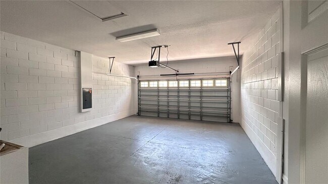 Building Photo - 3545 Sunset Isles Blvd