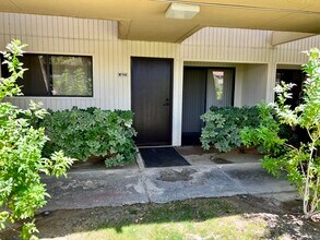 Building Photo - 2820 N Arcadia Ct