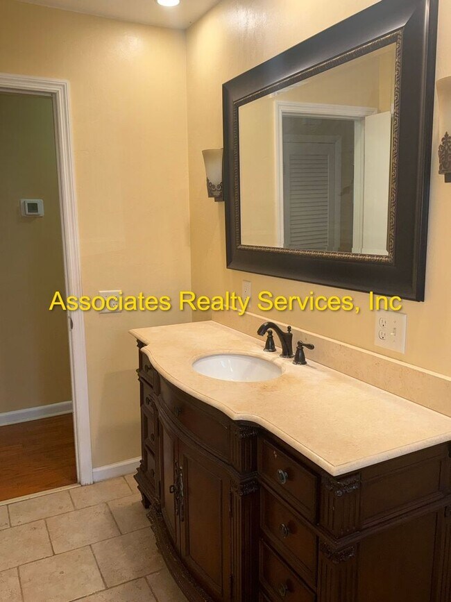 Building Photo - COMING SOON!!! Beautiful 4bed/3bath Corner Lot in Suburban Heights