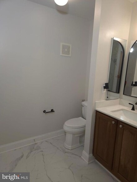 Building Photo - 5064 Cameo Terrace