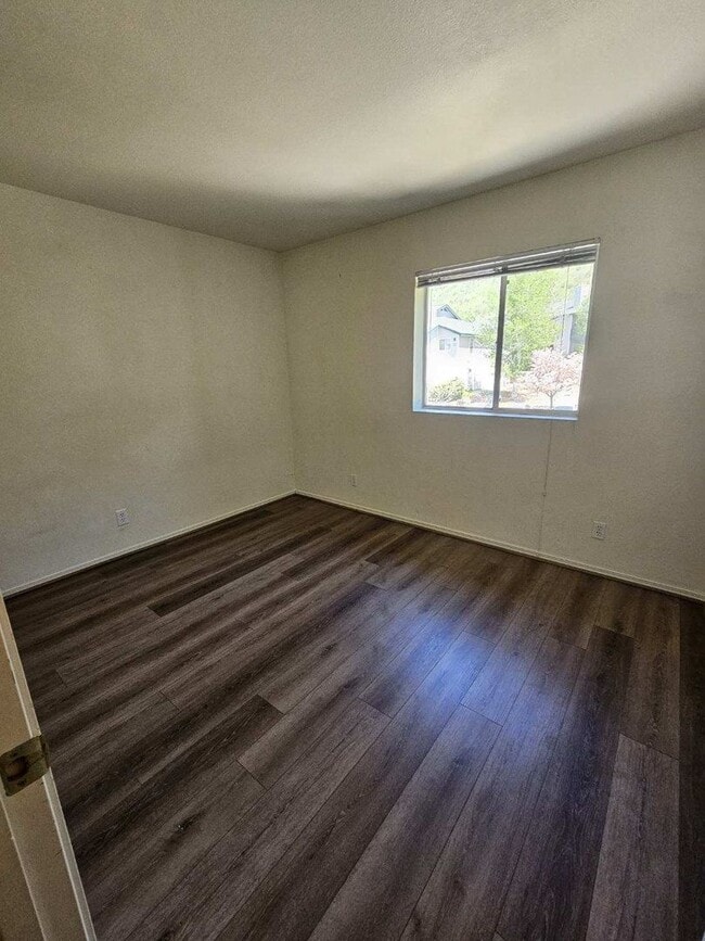 Building Photo - 1100 Goeglein Gulch