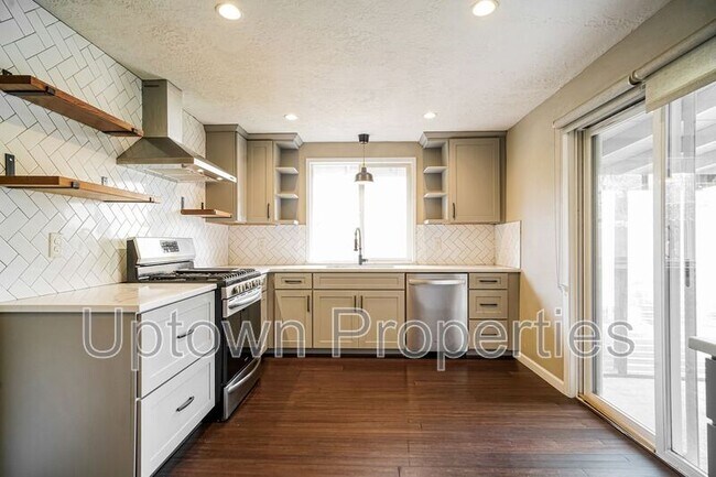 Building Photo - 7880 SW 69th Ave