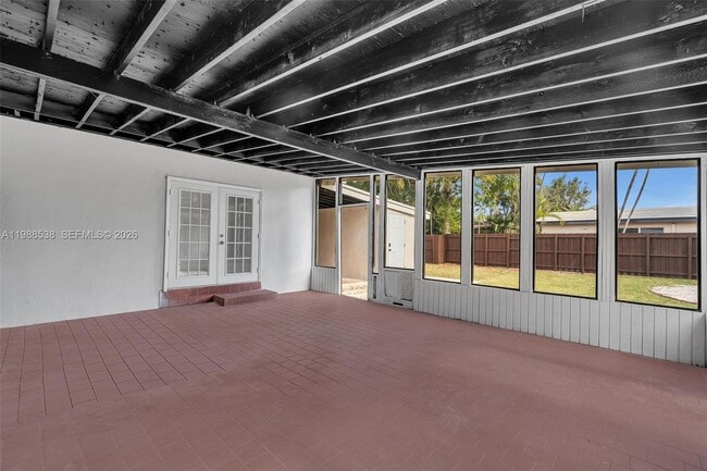 Building Photo - 1600 SW 9th St