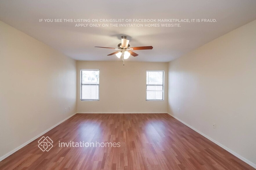 Building Photo - 2887 E Cherry Hills Dr