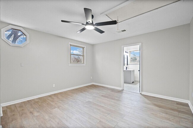 Building Photo - Remodeled 4 bedroom 2 bath home for rent!