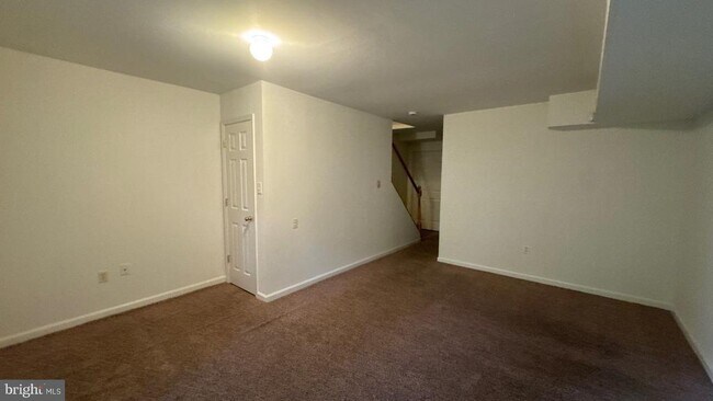 Building Photo - 6762 Ducketts Ln