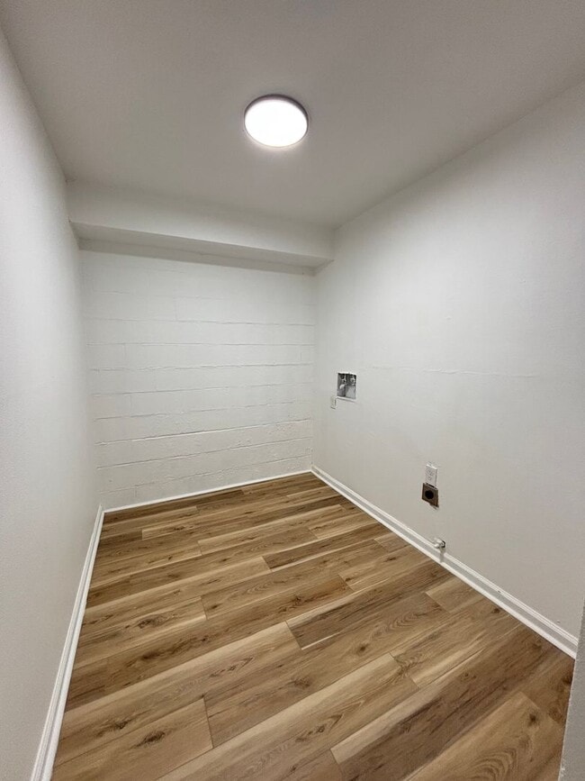 Building Photo - Spacious and beautifully updated 4-bedroom...
