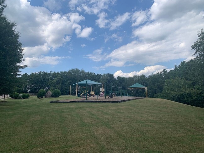 Building Photo - Raleigh Residence In Hedingham Scenic Golf...