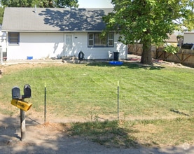 Building Photo - Two Bedroom -with garage!