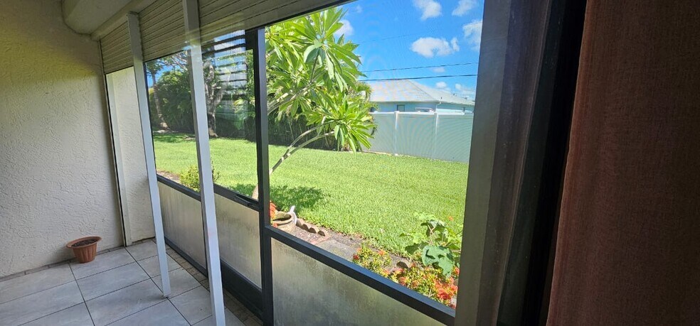 Building Photo - 1429 Cape Coral Pky W