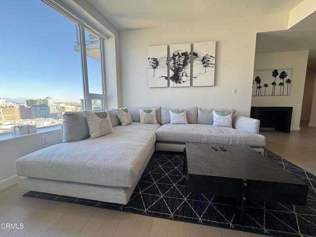 Building Photo - 1050 S Grand Ave