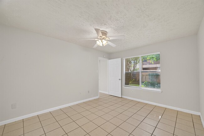 Building Photo - 10555 Turtlewood Ct