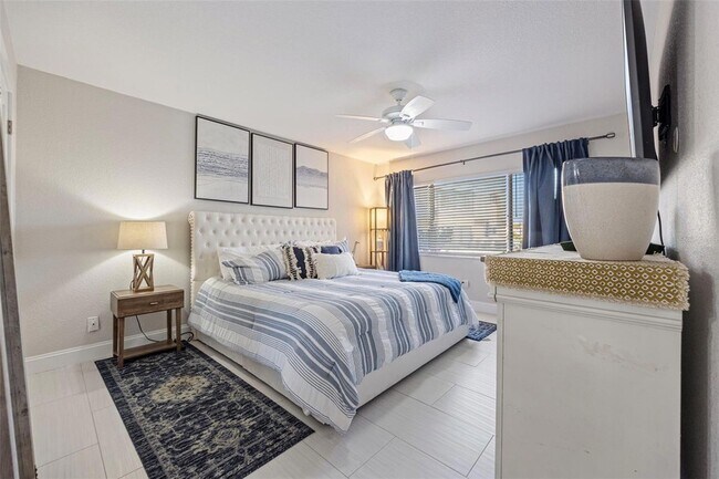 Building Photo - 1008 Apollo Beach Blvd