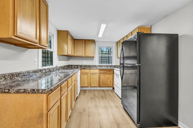 Building Photo - Charming 4BR Downtown Savannah Home with M...