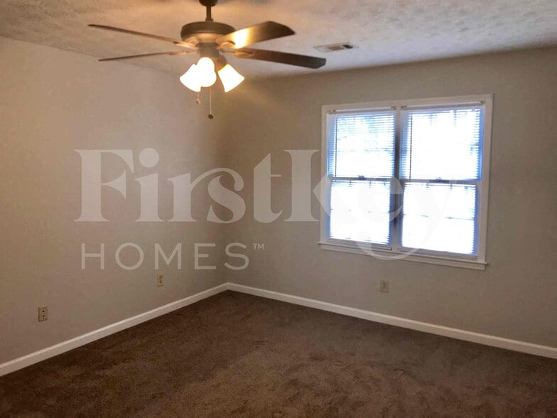 Building Photo - 1433 St Dunstans Rd