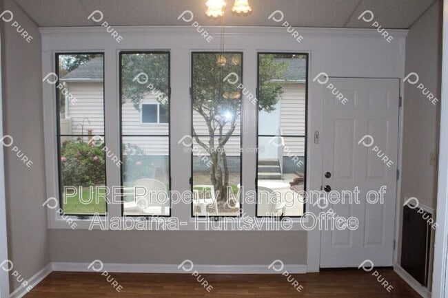 Building Photo - 2817 Wynterhall Rd SE