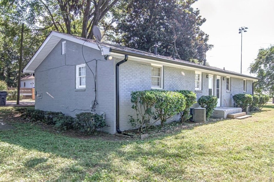 Building Photo - 1455 Bryan Ave