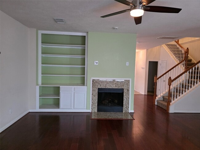 Building Photo - 2715 Riverhollow Ln