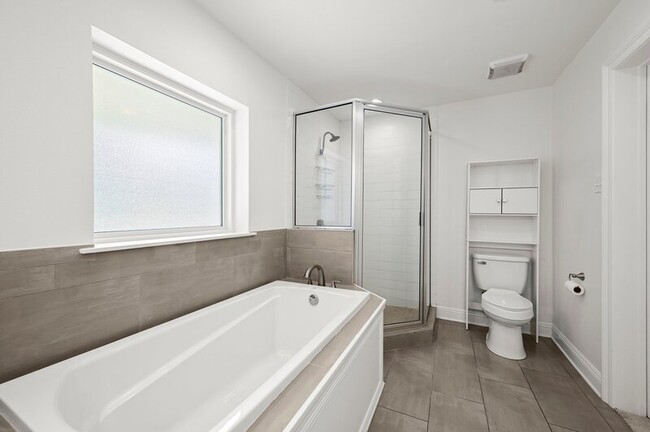 Building Photo - 5475 S Ridge Dr