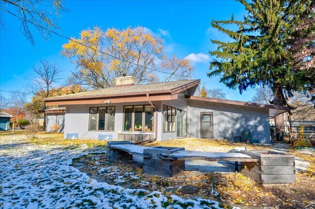 Building Photo - 5601 Russett Rd