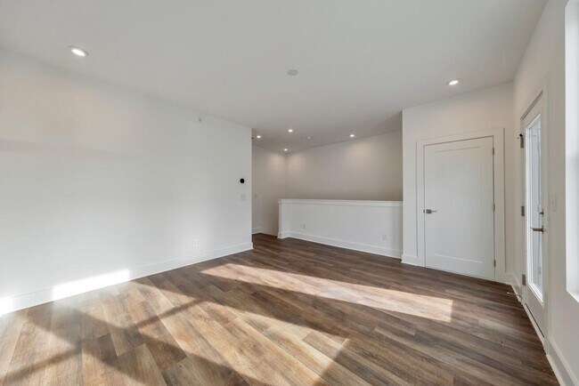 Building Photo - 515 Motivation Cir NW