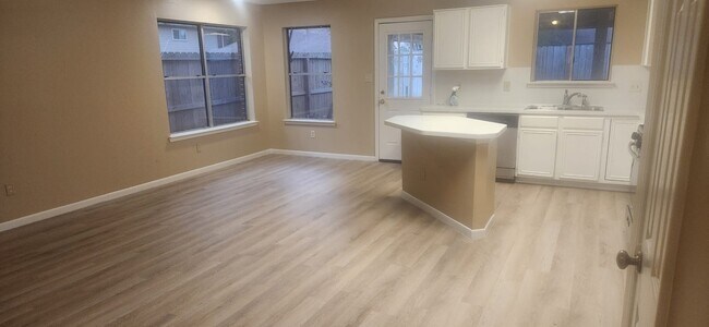Building Photo - 5514 Clarkston Ln