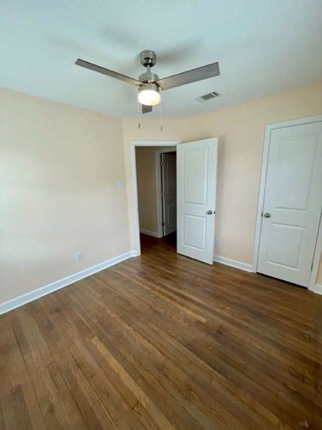 Building Photo - Cute beach bungalow in Biloxi, MS!