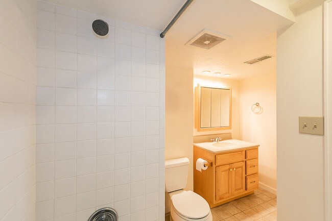 Building Photo - 7420 Webster St