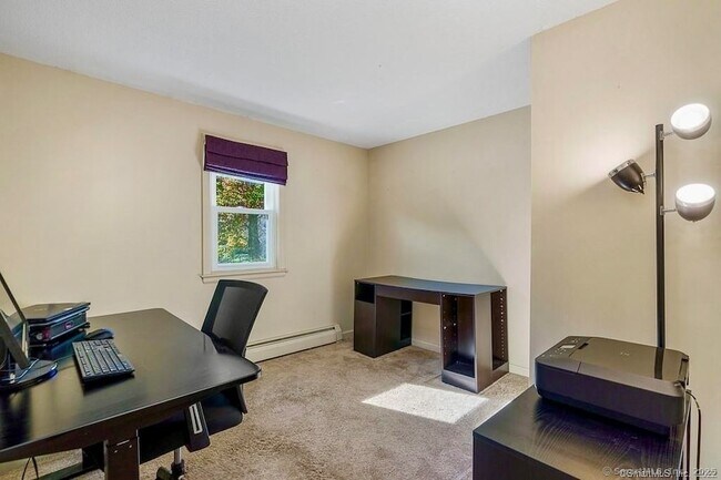 Building Photo - 40 Crestwood Dr