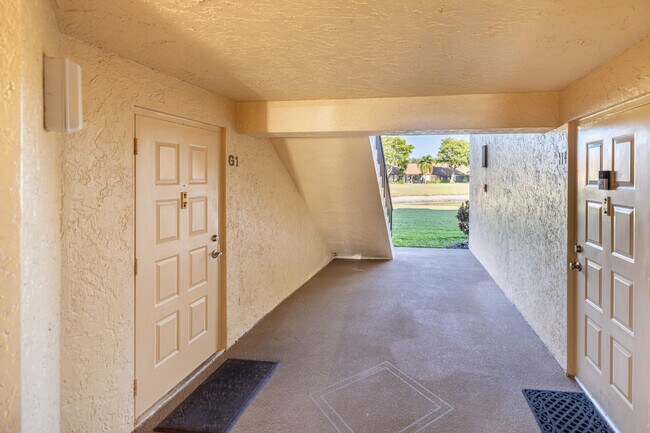Building Photo - 811 Sky Pine Way