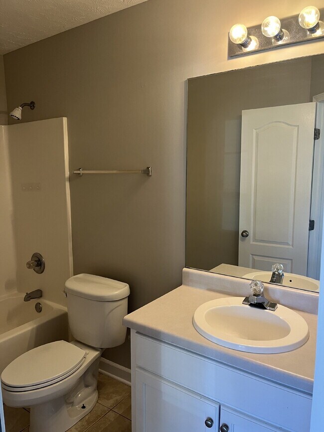 Building Photo - 3241 Hardwood Dr